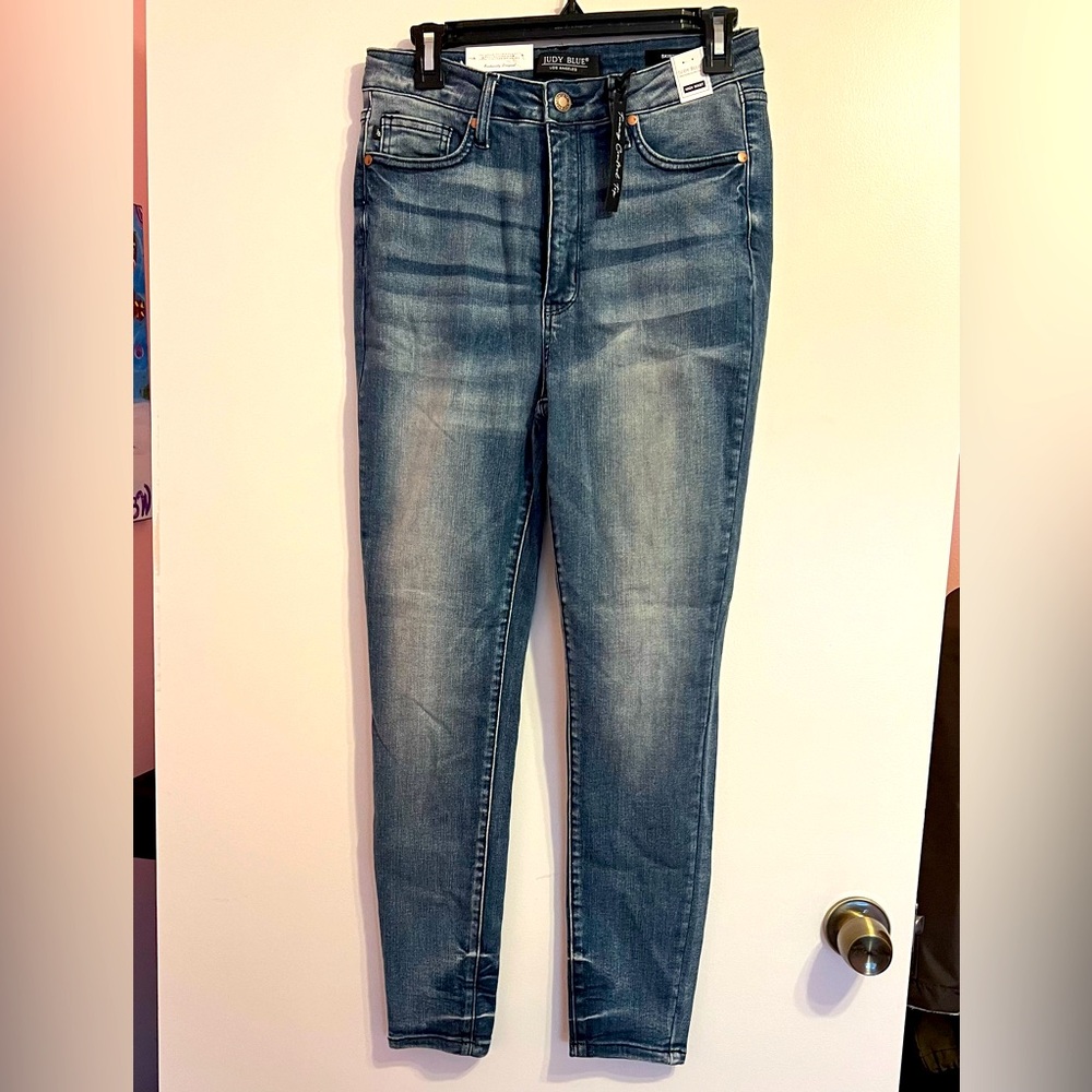 Judy Blue; NWT; Skinny fit; tummy control- high waste; sz 9/29